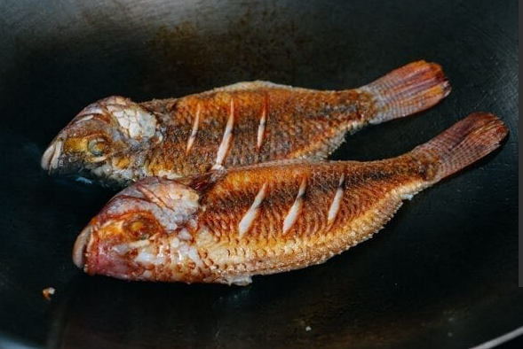 braised fish in brown sauce